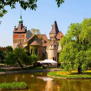 Budapestayz - Jozsef , Budapest Hungary